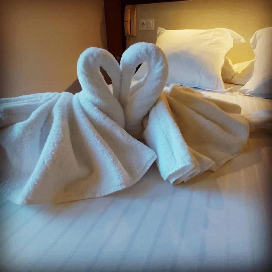 Hotel Les Gabarres Tour-de-Faure 외부 사진