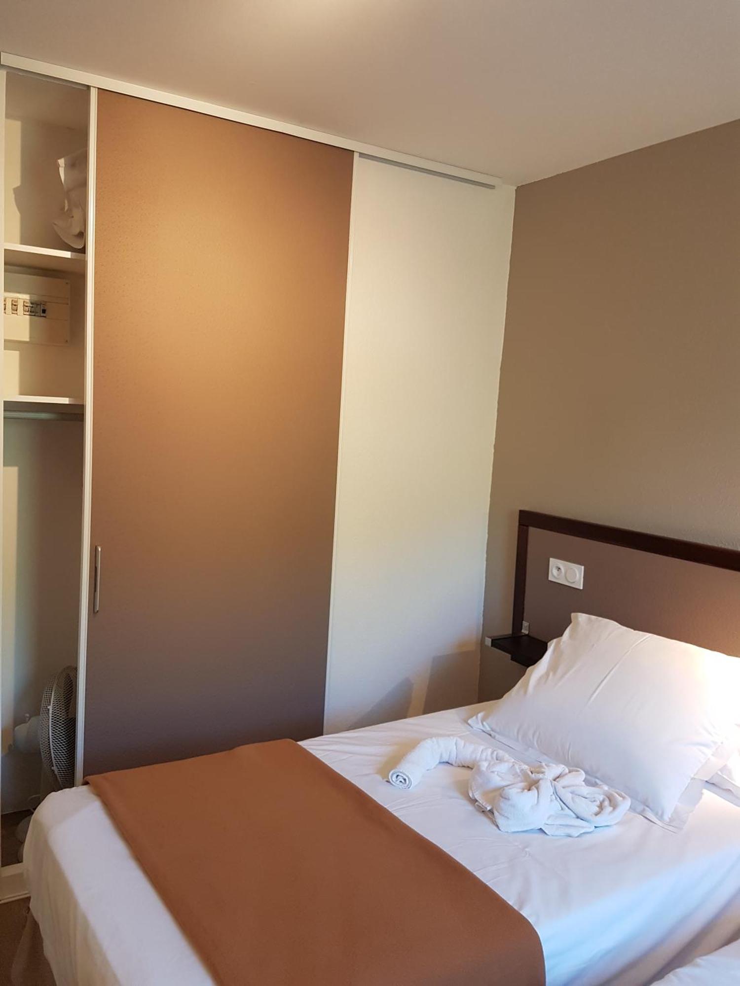 Hotel Les Gabarres Tour-de-Faure 객실 사진