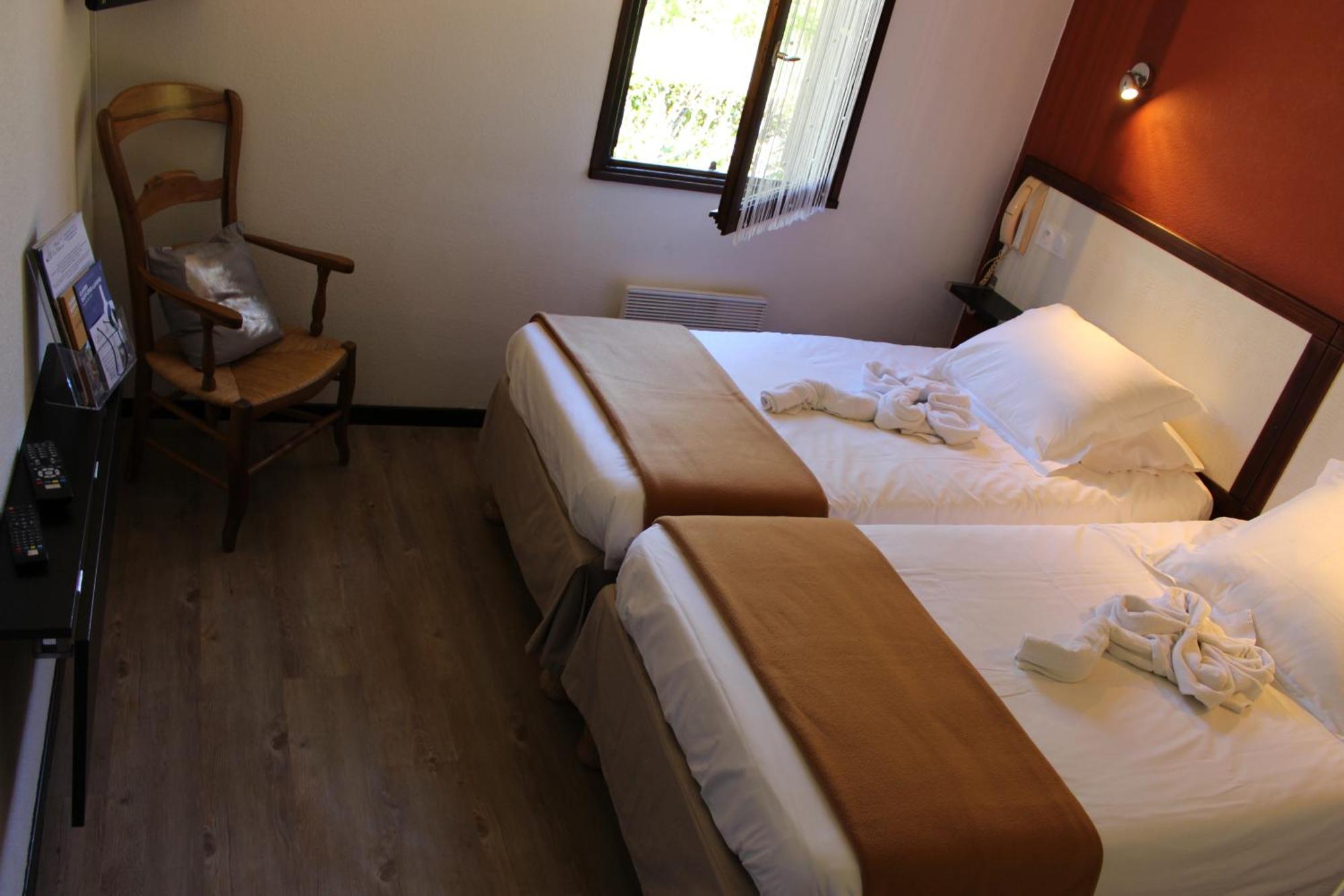 Hotel Les Gabarres Tour-de-Faure 객실 사진