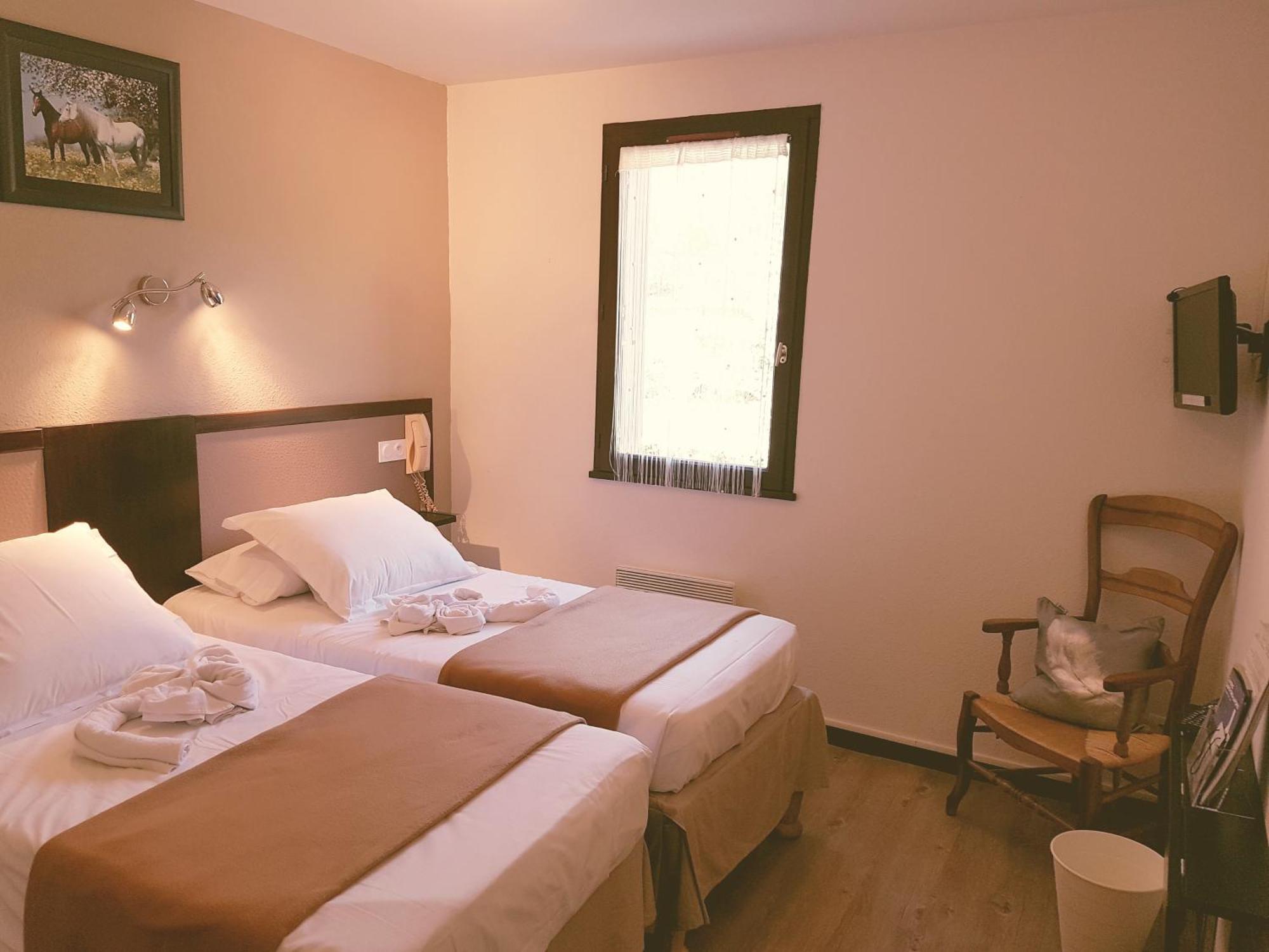 Hotel Les Gabarres Tour-de-Faure 객실 사진