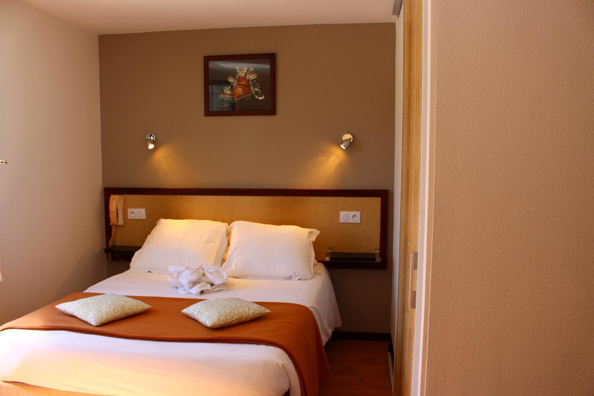 Hotel Les Gabarres Tour-de-Faure 객실 사진
