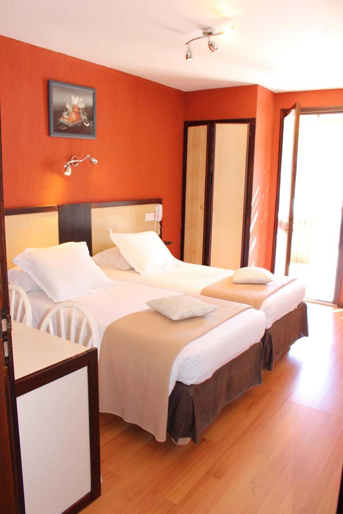 Hotel Les Gabarres Tour-de-Faure 객실 사진