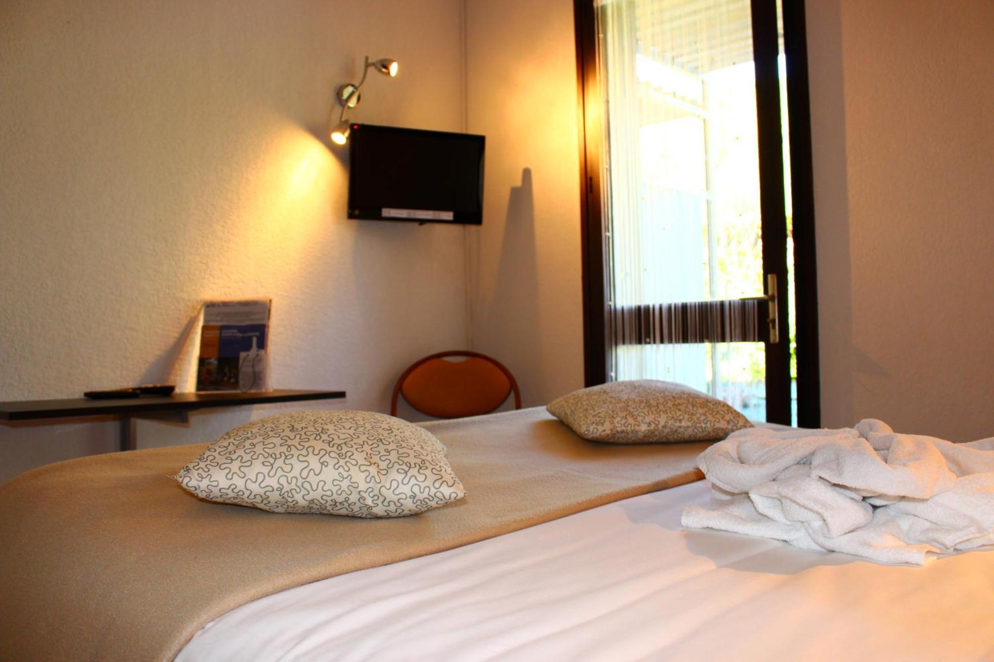 Hotel Les Gabarres Tour-de-Faure 객실 사진