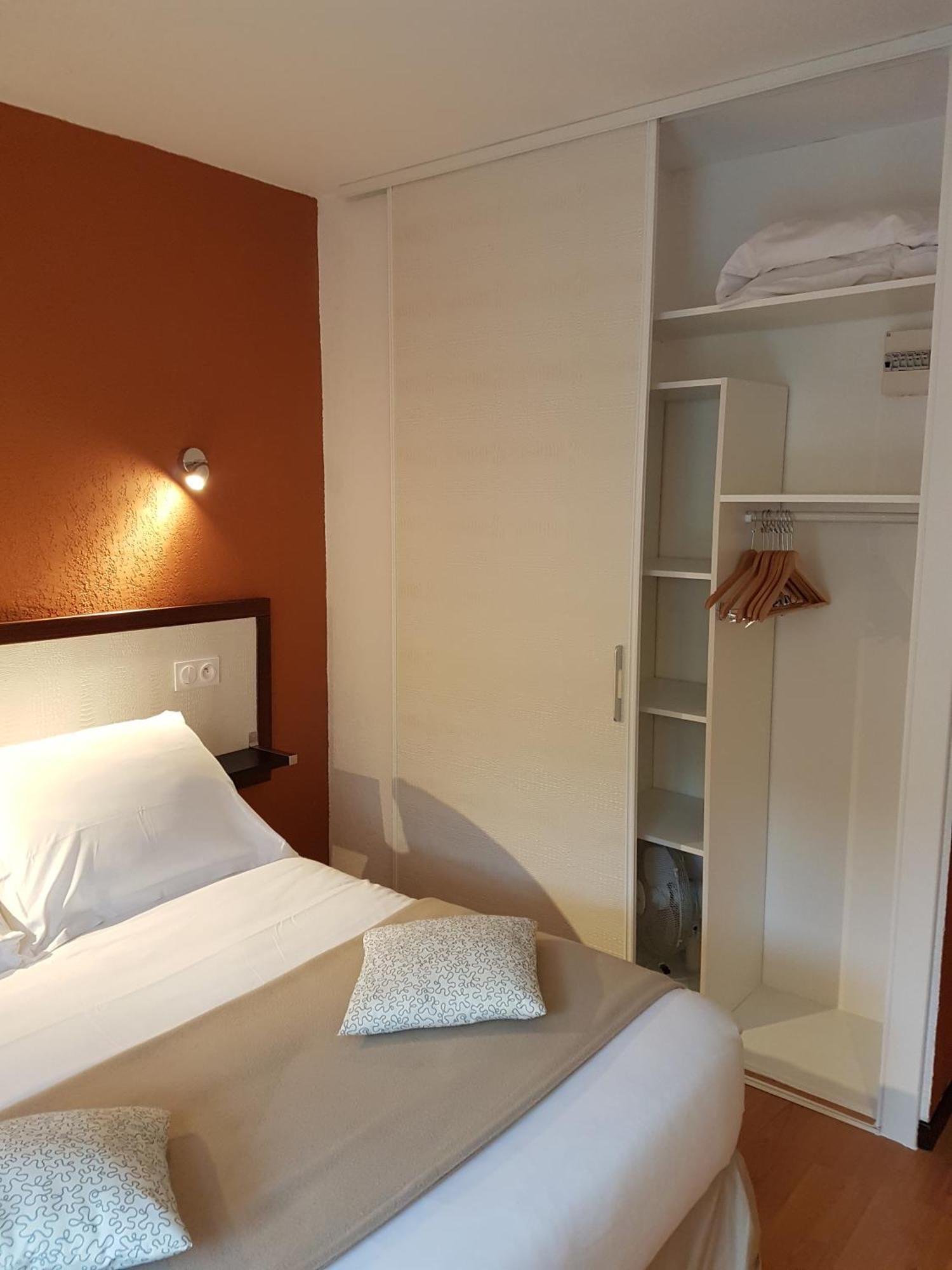 Hotel Les Gabarres Tour-de-Faure 객실 사진