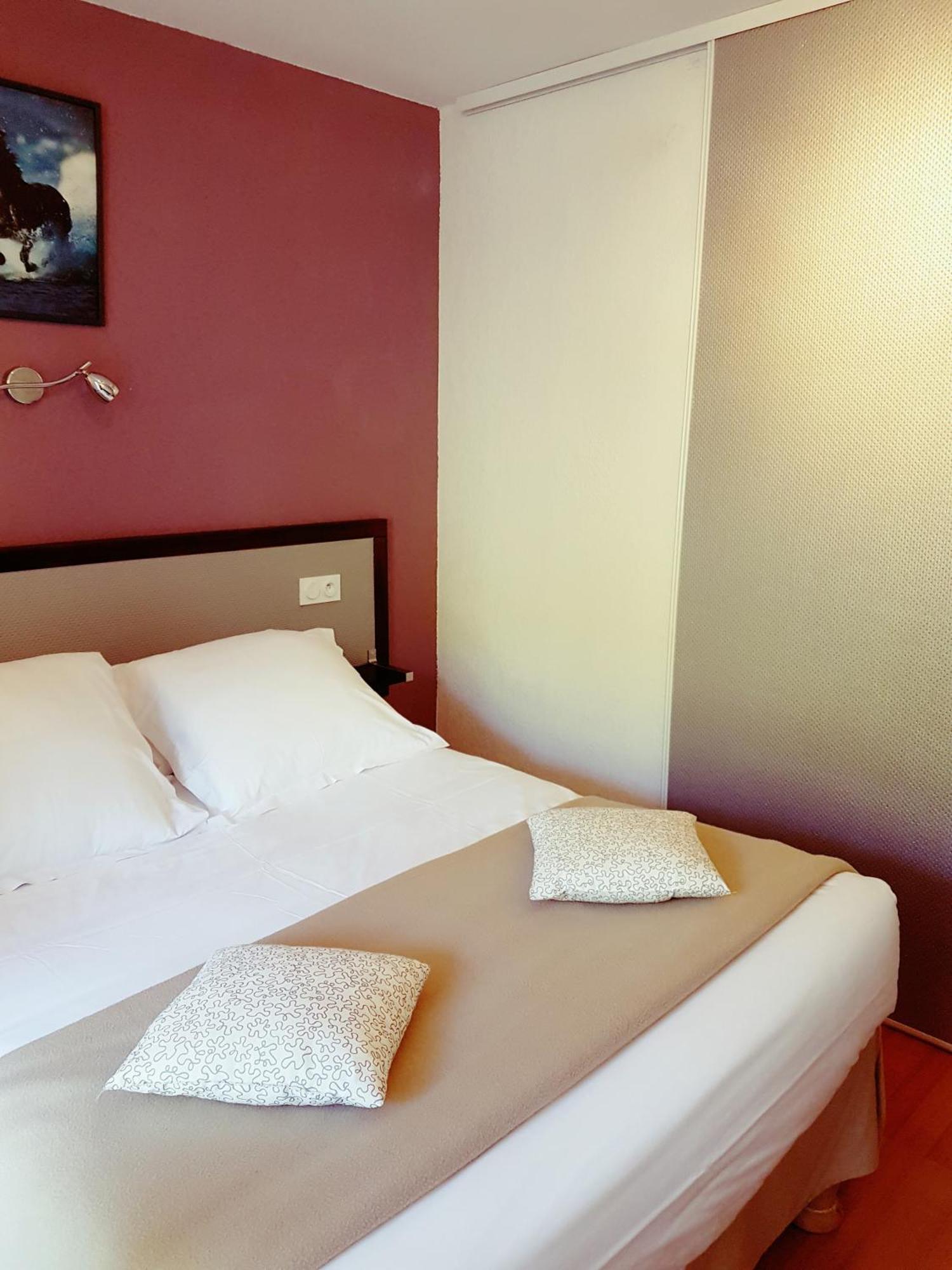 Hotel Les Gabarres Tour-de-Faure 객실 사진